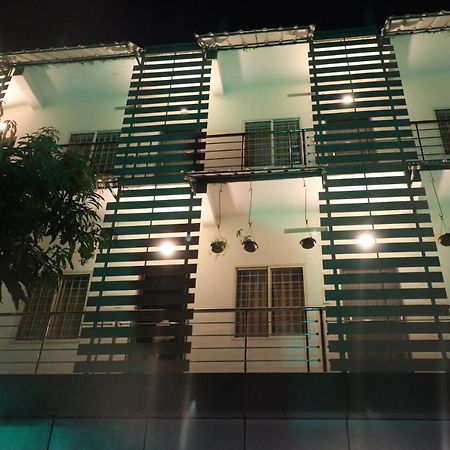 Kochi Jippus Galaxy Budget Air Port Hotel מראה חיצוני תמונה